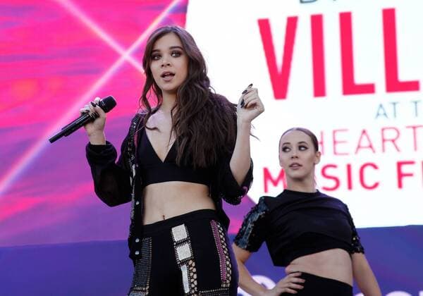 Hailee Steinfeld performs onstage at the iHeartRadio Daytime Village Concerts in Las Vegas, Nevada on September 24, 2016.  LVP2016092429 JAMESxATOA