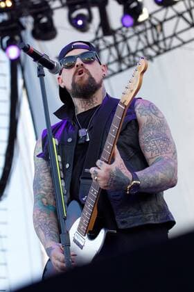 Benji Madden of Good Charlotte performs at the iHeartRadio Daytime Village Concerts in Las Vegas, Nevada on September 24, 2016.  LVP2016092447 JAMESxATOA