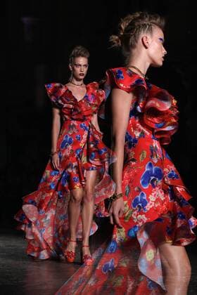 MILAN, Sept. 24, 2016 -- A model walks the runway during the Leitmotiv fashion show as part of Milan Fashion Week Spring Summer 2017 in Milan, Italy, on Sept. 24, 2016. (multiple exposure) )(axy) ITALY-MILAN-FASHION WEEK-LEITMOTIV JinxYu 