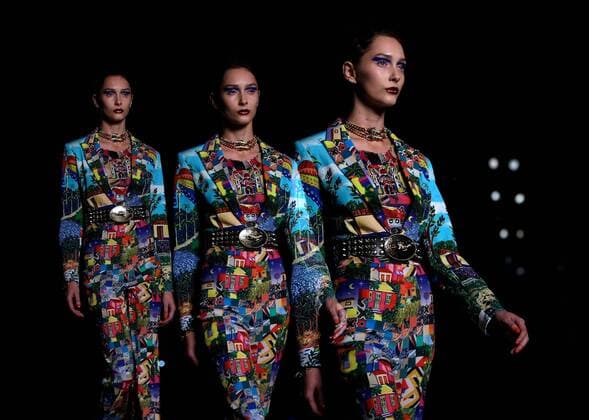 MILAN, Sept. 24, 2016 -- A model walks the runway during the Leitmotiv fashion show as part of Milan Fashion Week Spring Summer 2017 in Milan, Italy, on Sept. 24, 2016. (multiple exposure) )(axy) ITALY-MILAN-FASHION WEEK-LEITMOTIV JinxYu 