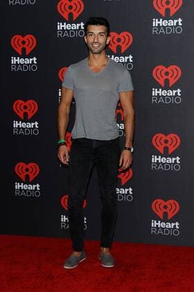 Justin Baldoni arrives for the iHeartRadio Music Festival at the T-Mobile Arena in Las Vegas, Nevada on September 24, 2016.  LVP20160924131 JAMESxATOA