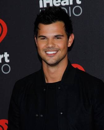 Taylor Lautner arrives for the iHeartRadio Music Festival at the T-Mobile Arena in Las Vegas, Nevada on September 24, 2016.  LVP20160924145 JAMESxATOA