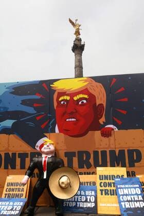 Anti-Trump Kundgebung in Mexiko A banner depicts Trump s wall during a demonstration against US Republican presidential candidate Donald Trump in Mexico City, Mexico, 25 September 2016. Activists of the civil organization Avaaz urged Mexican US citizens to vote against Trump s global threat next November. EFE Jorge Nunez MEXICANS CALL US CITIZENTS TO VOTE AGAINST TRUMP S GLOBAL THREAT !ACHTUNG: NUR REDAKTIONELLE NUTZUNG!  MEX002 20160925-636104370875041429