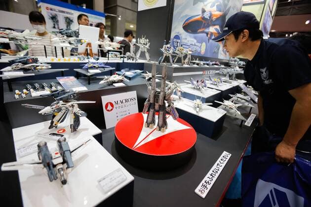 Visitors look at action figures of the fiction mecha anime Macross at the 56th All Japan Model & Hobby Show in Tokyo Big Sight on September 25, 2016. The exhibition introduced hobby goods such as plastic models, action figures, drones, and airsoft guns.  (gxta_alljpnmodelhobbyshow010)