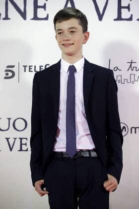 British actor Lewis McDougall poses as he arrives at the Royal Theater, for the premiere of Juan Antonio Bayona s film Un monstruo viene a verme (A monster comes to see me), that has just been presented at the Internaitional Cinema Festival of San Sebastian, in Madrid, Madrid s Community, Spain, 26 September 2016. EFE JuanJo Martin PREMIERE OF THE FILM UN MONSTRUO VIENE A VERME IN MADRID !ACHTUNG: NUR REDAKTIONELLE NUTZUNG!  MAD001 20160926-636105257378671041