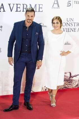 Leire Martinez and his husband Jacobo Bustamante during the premiere of the spanish film Un Monstruo Viene a Verme of J.A. Bayona at Teatro Real in Madrid. September 26, 2016.  (20160926031)