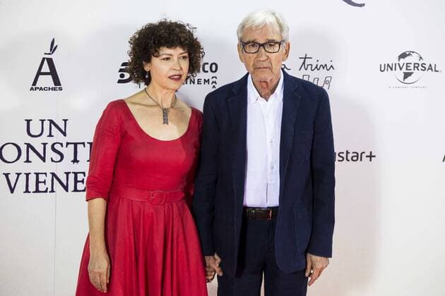 Jose Sacristan with his wife Amparo Pascual during the premiere of the spanish film Un Monstruo Viene a Verme of J.A. Bayona at Teatro Real in Madrid. September 26, 2016.  (20160926085)