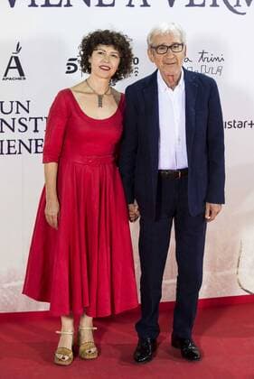 Jose Sacristan with his wife Amparo Pascual during the premiere of the spanish film Un Monstruo Viene a Verme of J.A. Bayona at Teatro Real in Madrid. September 26, 2016.  (20160926086)