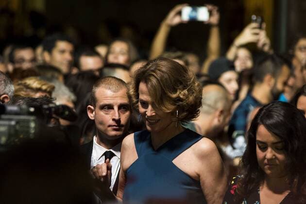Sigourney Weaver during the premiere of the spanish film Un Monstruo Viene a Verme of J.A. Bayona at Teatro Real in Madrid. September 26, 2016.  (20160926095)