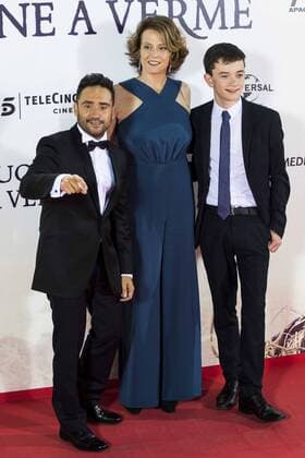 The director of the film J.A. Bayona, Sigourney Weaver and Lewis MacDougall during the premiere of the spanish film Un Monstruo Viene a Verme of J.A. Bayona at Teatro Real in Madrid. September 26, 2016.  (20160926100)