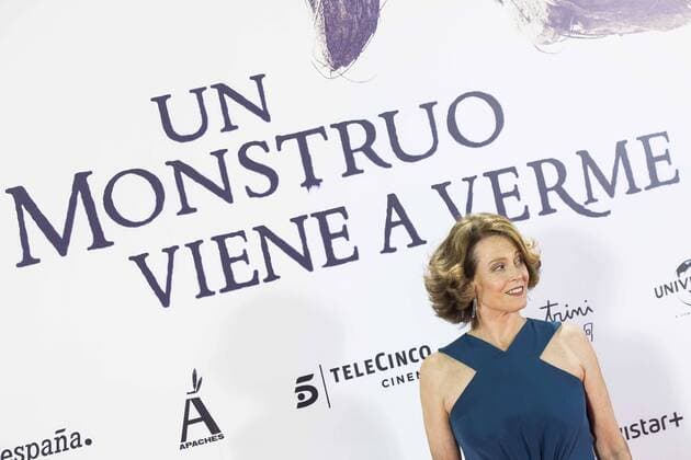 Sigourney Weaver during the premiere of the spanish film Un Monstruo Viene a Verme of J.A. Bayona at Teatro Real in Madrid. September 26, 2016.  (20160926113)