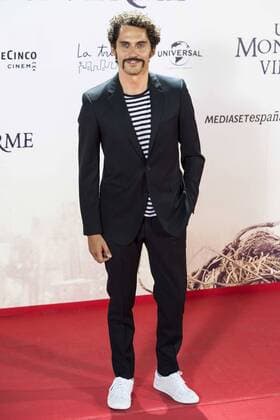 Paco Leon during the premiere of the spanish film Un Monstruo Viene a Verme of J.A. Bayona at Teatro Real in Madrid. September 26, 2016.  (20160926118)