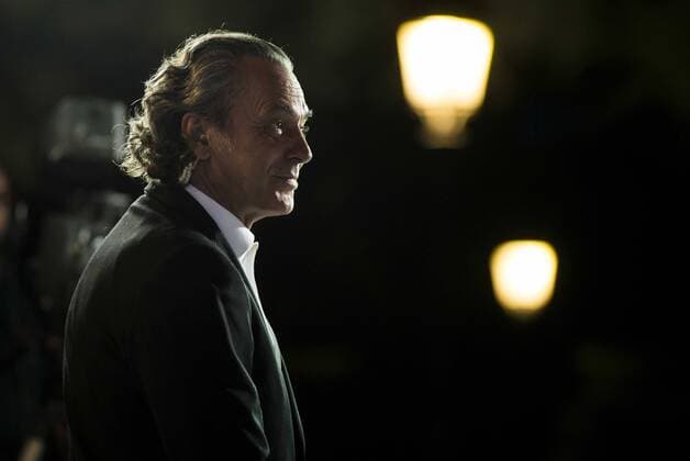 Jose Coronado during the premiere of the spanish film Un Monstruo Viene a Verme of J.A. Bayona at Teatro Real in Madrid. September 26, 2016.  (20160926129)
