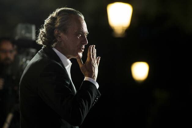 Jose Coronado during the premiere of the spanish film Un Monstruo Viene a Verme of J.A. Bayona at Teatro Real in Madrid. September 26, 2016.  (20160926130)