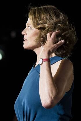 Sigourney Weaver during the premiere of the spanish film Un Monstruo Viene a Verme of J.A. Bayona at Teatro Real in Madrid. September 26, 2016.  (20160926141)