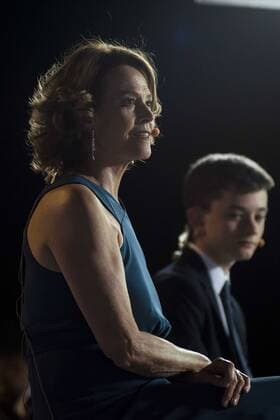 Sigourney Weaver during the premiere of the spanish film Un Monstruo Viene a Verme of J.A. Bayona at Teatro Real in Madrid. September 26, 2016.  (20160926154)