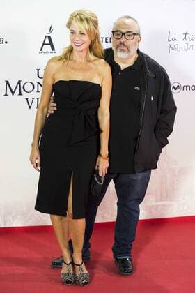 Belen Rueda and Alex de la Iglesia during the premiere of the spanish film Un Monstruo Viene a Verme of J.A. Bayona at Teatro Real in Madrid. September 26, 2016.  (20160926155)