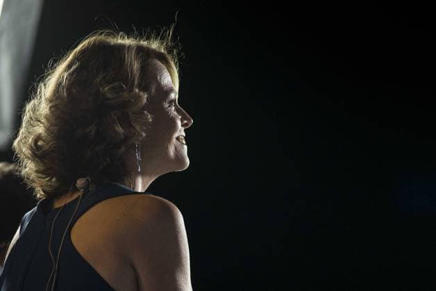 Sigourney Weaver during the premiere of the spanish film Un Monstruo Viene a Verme of J.A. Bayona at Teatro Real in Madrid. September 26, 2016.  (20160926160)