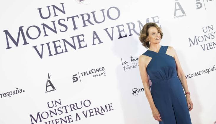 Sigourney Weaver during the premiere of the spanish film Un Monstruo Viene a Verme of J.A. Bayona at Teatro Real in Madrid. September 26, 2016.  (20160926180)