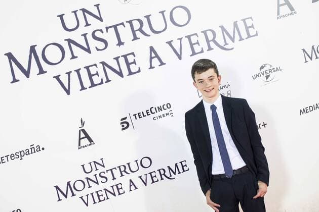 Lewis MacDougall during the premiere of the spanish film Un Monstruo Viene a Verme of J.A. Bayona at Teatro Real in Madrid. September 26, 2016.  (20160926185)