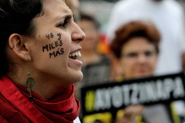 Hundreds of people protest during the second anniversary of the dissapearance of the 43 students in Iguala, in city of Guadalajara, Mexico, 26 September 2016. Second anniversary of the dissapearance of the 43 students in Iguala !ACHTUNG: NUR REDAKTIONELLE NUTZUNG!  MEX21 20160927-636105474375989938