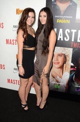 LOS ANGELES - SEP 26: Lauren Gibson, Natalie Gibson at the Masterminds Premiere at the TCL Chinese Theater on September 26, 2016 in Los Angeles, CA  Copyright: xHPAx