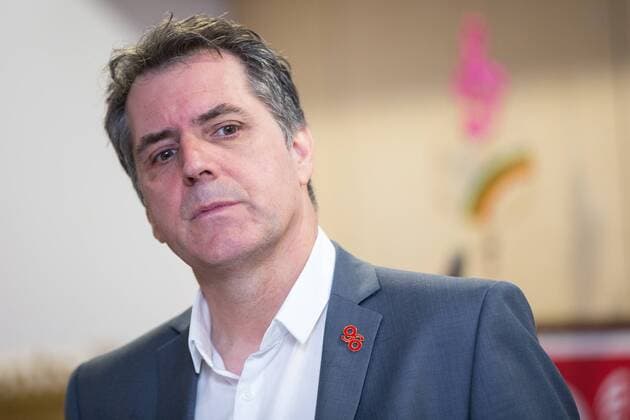 September 27, 2016 - Liverpool, Merseyside, UK - Liverpool , UK . STEVE ROTHERAM at a visit to Faith Primary School in Liverpool , with Jeremy Corbyn , where they listened to and then joined in with the school orchestra Liverpool UK  - ZUMAl94_