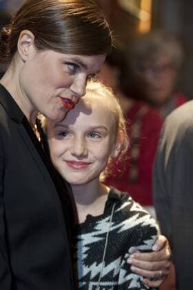 von links: Fritzi HABERLANDT, Schauspielerin, Jule HERRMANN, Schauspielerin, Filmpremiere Nebel im August , in der Lichtburg in Essen, 26.09.2016.