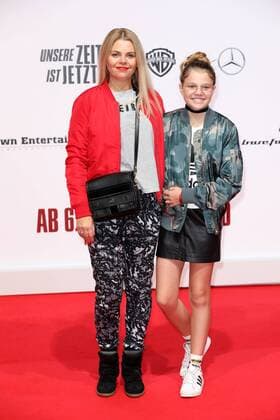 Anne-Sophie Briest und ihre Tochter Faye Montana bei der Unsere Zeit ist jetzt Film Premiere am 27.09.2016 in Berlin Unsere Zeit ist jetzt Kino Premiere in Berlin, 2016 