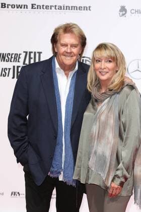 Howard Carpendale und Donnice Pierce bei der Unsere Zeit ist jetzt Film Premiere am 27.09.2016 in Berlin Unsere Zeit ist jetzt Kino Premiere in Berlin 