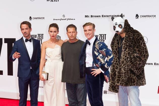 Marc Benjamin, Peri Baumeister, Til Schweiger, David Schuetter und Cro - Weltpremiere UNSERE ZEIT IST JETZT im Cinestar Sony Center in Berlin am 27.09.2016. Premiere Unsere Zeit ist Jetzt