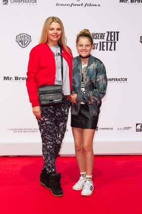 Anne-Sophie Briest mit Tochter Faye Monana - Weltpremiere UNSERE ZEIT IST JETZT im Cinestar Sony Center in Berlin am 27.09.2016. Premiere Unsere Zeit ist Jetzt