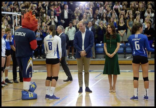 Royal Tour of British Columbia - Prinz William und Kate sehen Volleyball Demonstration in University of British Columbia Okanagan Bilder des Tages . 27 09 2016. Kelowna, Canada. Royal Tour of Canada-Day Four. Prince William, The Duke of Cambridge, accompanied by hie wife Catherine, The Duchess of Cambridge, visit a volleyball game at University of British Columbia UBC Okanagan Campus in Kelowna, on day four of their official tour of Canada.  xAndrewxParsonsx xi-Imagesx IIM-13519-0028