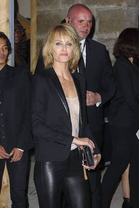 Amber Valletta CELEBRITIES : Ankunft zur Pret a Porter Modenschau von Yves Saint Laurent - Paris - 27 09 2016 GwendolineLeGoff Panoramic 