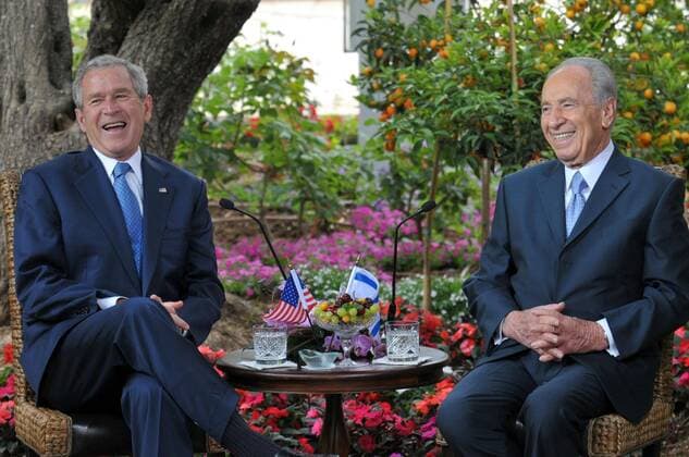 SHIMON PERES (2 August 1923 - 28 September 2016) was a Polish-born Israeli statesman. Born Szymon Perski, he was the ninth President of Israel from 2007 to 2014, served twice as the Prime Minister of Israel and twice as Interim Prime Minister, and he was a member of 12 cabinets in a political career spanning over 66 years. Peres won the 1994 Nobel Peace Prize together with Yitzhak Rabin and Yasser Arafat for the peace talks that he participated in as Israeli Foreign Minister, producing the Oslo Accords. PICTURED: May 14, 2008 - U.S. President GEORGE W. BUSH meets with President SHIMON PERES at the President s House in Jerusalem. - ZUMAm67_