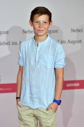 Ivo PIETZCKER, Schauspieler ,Einzelbild,angeschnittenes Einzelmotiv, Filmpremiere Nebel im August , im City Kino in Muenchen am 27.09.2016.