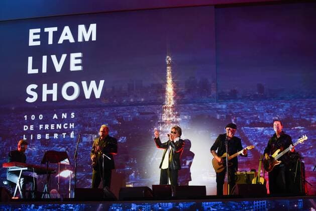 Paris Fashion Week - Etam Live Show im Centre Pompidou 211849 Serge Arnal Starface 2016-09-27 Paris France Paris Fashion Week. Show Etam pour les 100 ans de la marque. Défilé. Show Etam au Centre George Pompidou o Paris. Jacques Dutronc. Dutronc, Jacques  Copyright: xSergexArnalx xStarfacex STAR_211849_045
