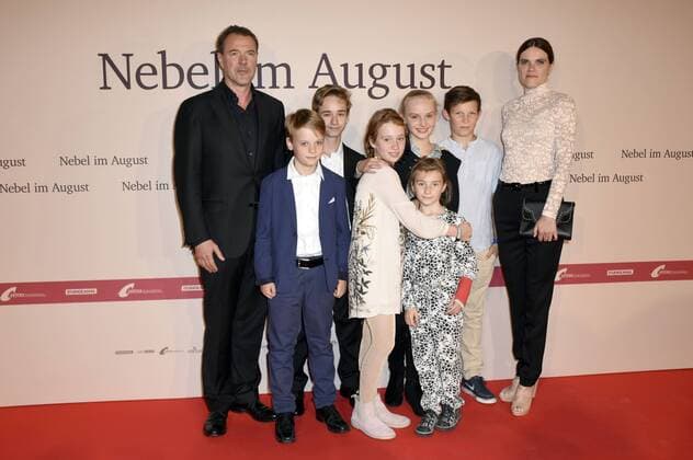 Sebastian Koch, Arne Wichert, Niklas Post, Annely Prey, Jule Hermann, Carla Karsten, Ivo Pietzcker und Fritzi Haberland bei der Premiere des Kinoifilms Nebel im August im City Kino. München, 27.09.2016 Foto:xP.xSchönbergerx xFuturexImage