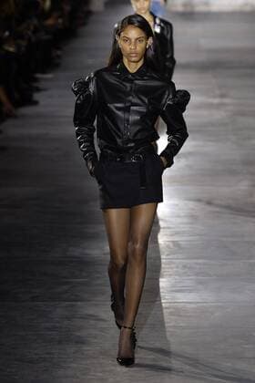 Paris Fashion Week - Saint Laurent 211871 Marineau Starface 2016-09-27 Paris France Paris Fashion week. Defile Saint Laurent Pret-a-porter printemps-ete 2017. Saint Laurent , spring -summer 2017 Paris, France Paris Fashion week. Defile Saint Laurent Ready to Wear Spring-summer 2017 Editorial Use Only _sans_perso  Copyright: xMarineaux STAR_211871_003