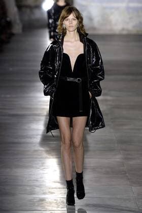 Paris Fashion Week - Saint Laurent 211871 Marineau Starface 2016-09-27 Paris France Paris Fashion week. Defile Saint Laurent Pret-a-porter printemps-ete 2017. Saint Laurent , spring -summer 2017 Paris, France Paris Fashion week. Defile Saint Laurent Ready to Wear Spring-summer 2017 Editorial Use Only _sans_perso  Copyright: xMarineaux STAR_211871_005