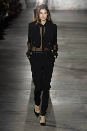 Paris Fashion Week - Saint Laurent 211871 Marineau Starface 2016-09-27 Paris France Paris Fashion week. Defile Saint Laurent Pret-a-porter printemps-ete 2017. Saint Laurent , spring -summer 2017 Paris, France Paris Fashion week. Defile Saint Laurent Ready to Wear Spring-summer 2017 Editorial Use Only _sans_perso  Copyright: xMarineaux STAR_211871_015