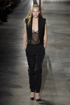 Paris Fashion Week - Saint Laurent 211871 Marineau Starface 2016-09-27 Paris France Paris Fashion week. Defile Saint Laurent Pret-a-porter printemps-ete 2017. Saint Laurent , spring -summer 2017 Paris, France Paris Fashion week. Defile Saint Laurent Ready to Wear Spring-summer 2017 Editorial Use Only _sans_perso  Copyright: xMarineaux STAR_211871_017