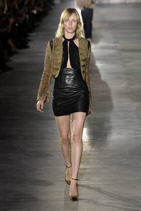 Paris Fashion Week - Saint Laurent 211871 Marineau Starface 2016-09-27 Paris France Paris Fashion week. Defile Saint Laurent Pret-a-porter printemps-ete 2017. Saint Laurent , spring -summer 2017 Paris, France Paris Fashion week. Defile Saint Laurent Ready to Wear Spring-summer 2017 Editorial Use Only _sans_perso  Copyright: xMarineaux STAR_211871_024