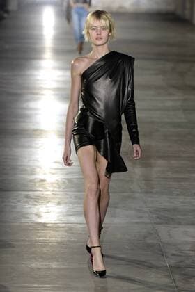 Paris Fashion Week - Saint Laurent 211871 Marineau Starface 2016-09-27 Paris France Paris Fashion week. Defile Saint Laurent Pret-a-porter printemps-ete 2017. Saint Laurent , spring -summer 2017 Paris, France Paris Fashion week. Defile Saint Laurent Ready to Wear Spring-summer 2017 Editorial Use Only _sans_perso  Copyright: xMarineaux STAR_211871_027