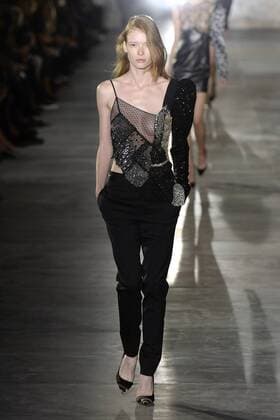 Paris Fashion Week - Saint Laurent 211871 Marineau Starface 2016-09-27 Paris France Paris Fashion week. Defile Saint Laurent Pret-a-porter printemps-ete 2017. Saint Laurent , spring -summer 2017 Paris, France Paris Fashion week. Defile Saint Laurent Ready to Wear Spring-summer 2017 Editorial Use Only _sans_perso  Copyright: xMarineaux STAR_211871_031