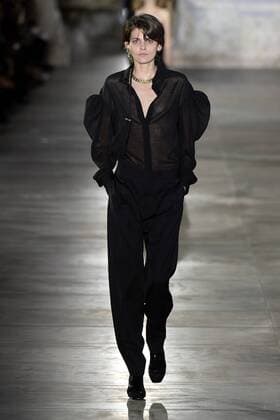 Paris Fashion Week - Saint Laurent 211871 Marineau Starface 2016-09-27 Paris France Paris Fashion week. Defile Saint Laurent Pret-a-porter printemps-ete 2017. Saint Laurent , spring -summer 2017 Paris, France Paris Fashion week. Defile Saint Laurent Ready to Wear Spring-summer 2017 Editorial Use Only _sans_perso  Copyright: xMarineaux STAR_211871_035