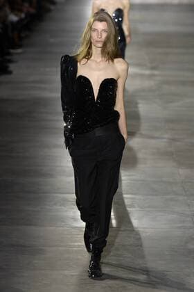 Paris Fashion Week - Saint Laurent 211871 Marineau Starface 2016-09-27 Paris France Paris Fashion week. Defile Saint Laurent Pret-a-porter printemps-ete 2017. Saint Laurent , spring -summer 2017 Paris, France Paris Fashion week. Defile Saint Laurent Ready to Wear Spring-summer 2017 Editorial Use Only _sans_perso  Copyright: xMarineaux STAR_211871_036