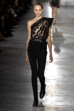 Paris Fashion Week - Saint Laurent 211871 Marineau Starface 2016-09-27 Paris France Paris Fashion week. Defile Saint Laurent Pret-a-porter printemps-ete 2017. Saint Laurent , spring -summer 2017 Paris, France Paris Fashion week. Defile Saint Laurent Ready to Wear Spring-summer 2017 Editorial Use Only _sans_perso  Copyright: xMarineaux STAR_211871_041