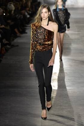 Paris Fashion Week - Saint Laurent 211871 Marineau Starface 2016-09-27 Paris France Paris Fashion week. Defile Saint Laurent Pret-a-porter printemps-ete 2017. Saint Laurent , spring -summer 2017 Paris, France Paris Fashion week. Defile Saint Laurent Ready to Wear Spring-summer 2017 Editorial Use Only _sans_perso  Copyright: xMarineaux STAR_211871_042