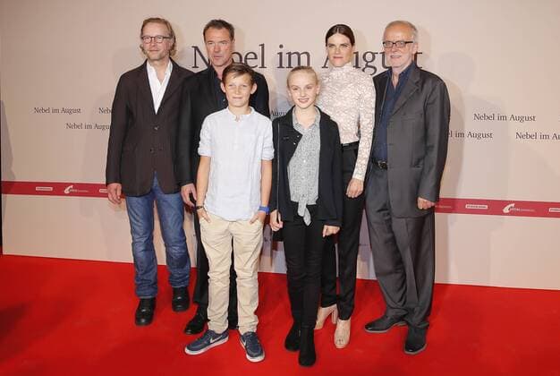 Filmpremiere Nebel im August Buchautor: Robert Domes, links Regie: Kai Wessel rechts Produzent: Ulrich Limmer, mit Ivo Pietzcker ( als Ernst Lossa) , Sebastian Koch (als Klinikdirektor Dr. Werner Veithausen) , Fritzi Haberlandt ( als Schwester Sophia) Jule Hermann ( als Nandl) Drama ueber den Euthanasie Mord am 13- jährigen Ernst Lossa im deutschen Nationalsozialismus in Muenchen, Deutschland am 27.09.2016